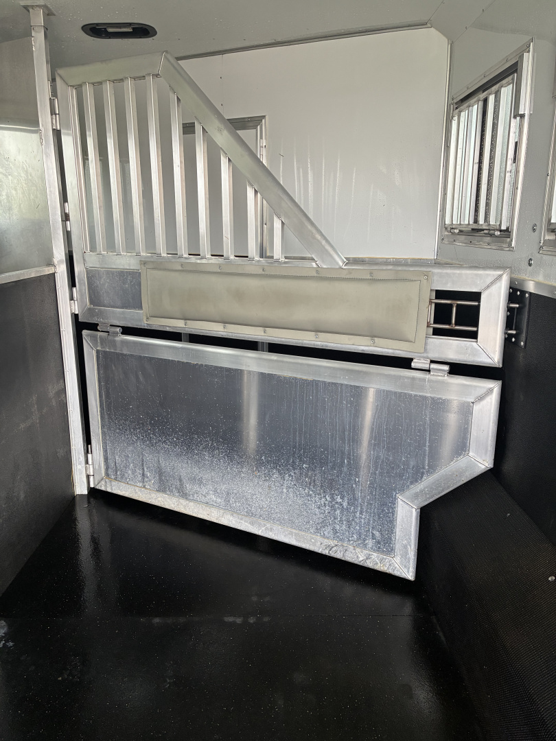 Used 2019 SMC Laramie 4H 15LQ Horse Trailer