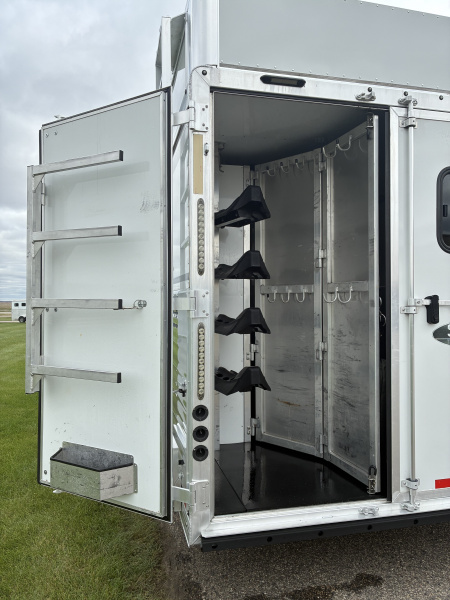 Used 2019 SMC Laramie 4H 15LQ Horse Trailer