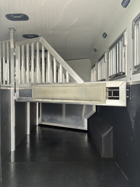 Used 2019 SMC Laramie 4H 15LQ Horse Trailer