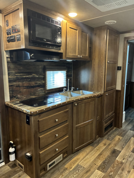 Used 2019 SMC Laramie 4H 15LQ Horse Trailer