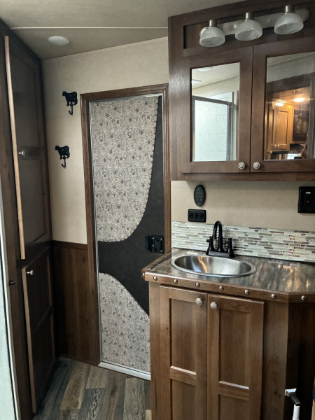 Used 2019 SMC Laramie 4H 15LQ Horse Trailer