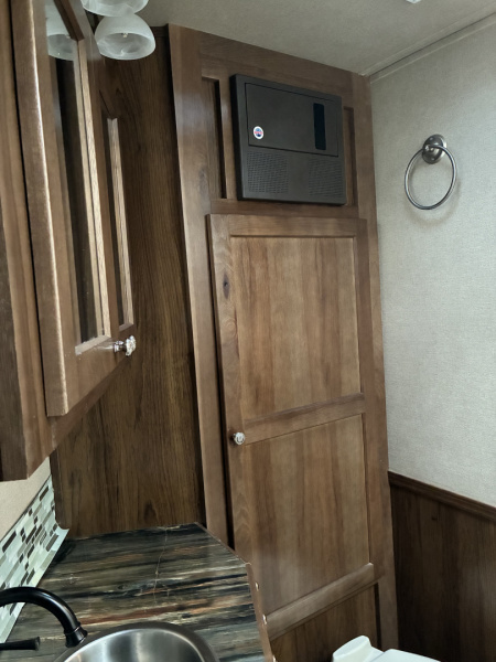 Used 2019 SMC Laramie 4H 15LQ Horse Trailer