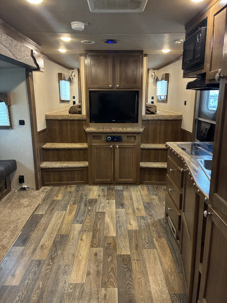 Used 2019 SMC Laramie 4H 15LQ Horse Trailer