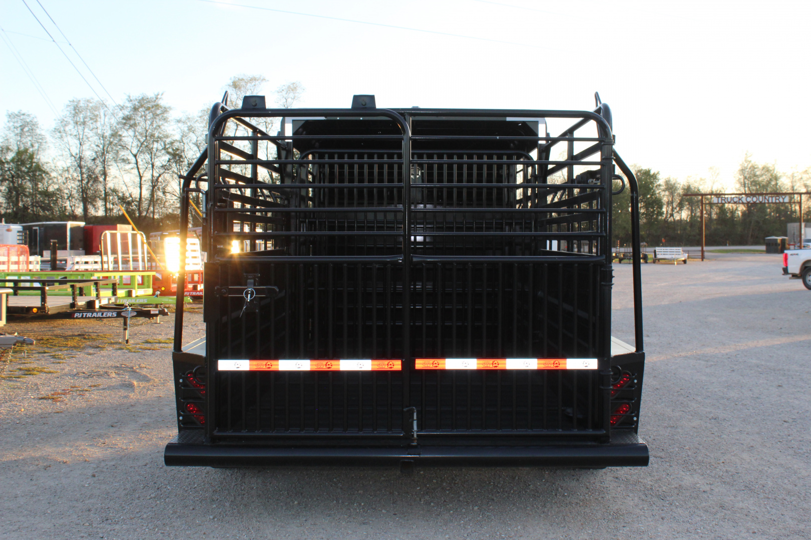 New 2025 GR Trailer 6.8 x 16 Gooseneck Half -Top Livestock