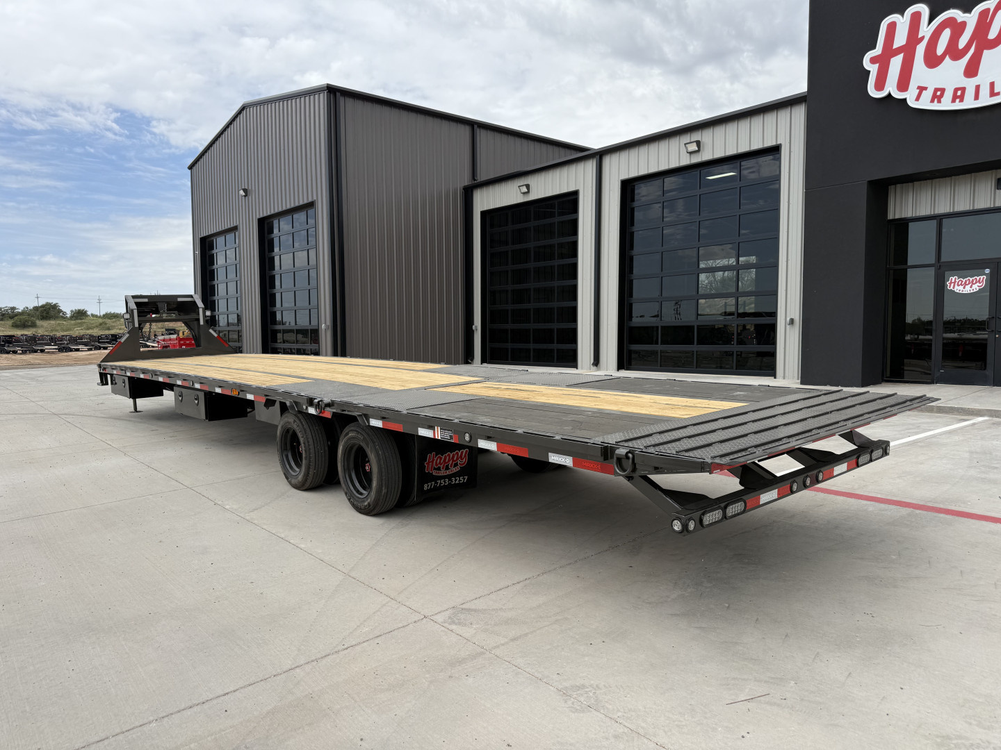 New 2026 MAXX-D 102”x40’ Hydraulic Dovetail GN Engineered Air-Ride Flatbed – 40K YHX