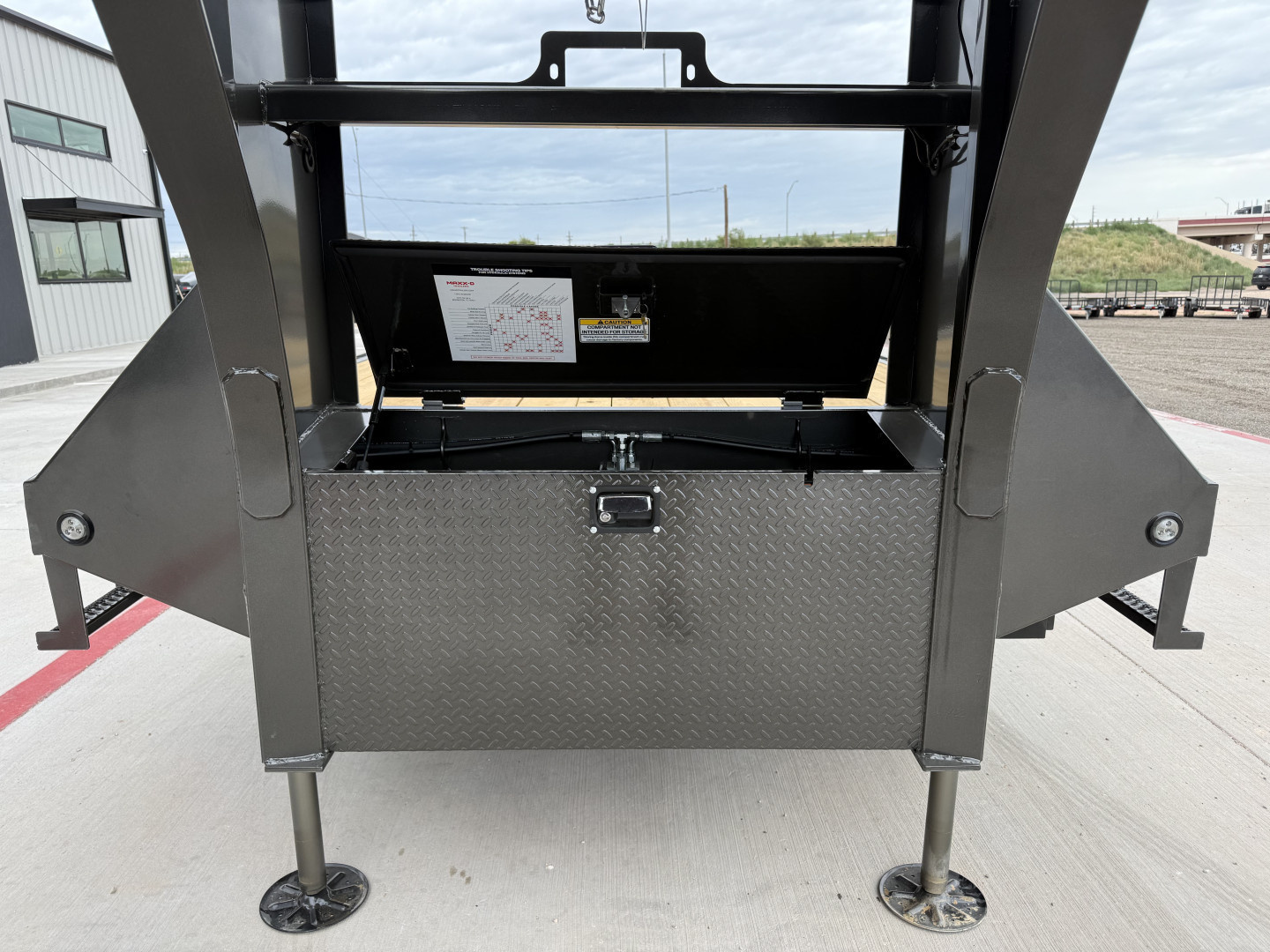 New 2026 MAXX-D 102”x40’ Hydraulic Dovetail GN Engineered Air-Ride Flatbed – 40K YHX