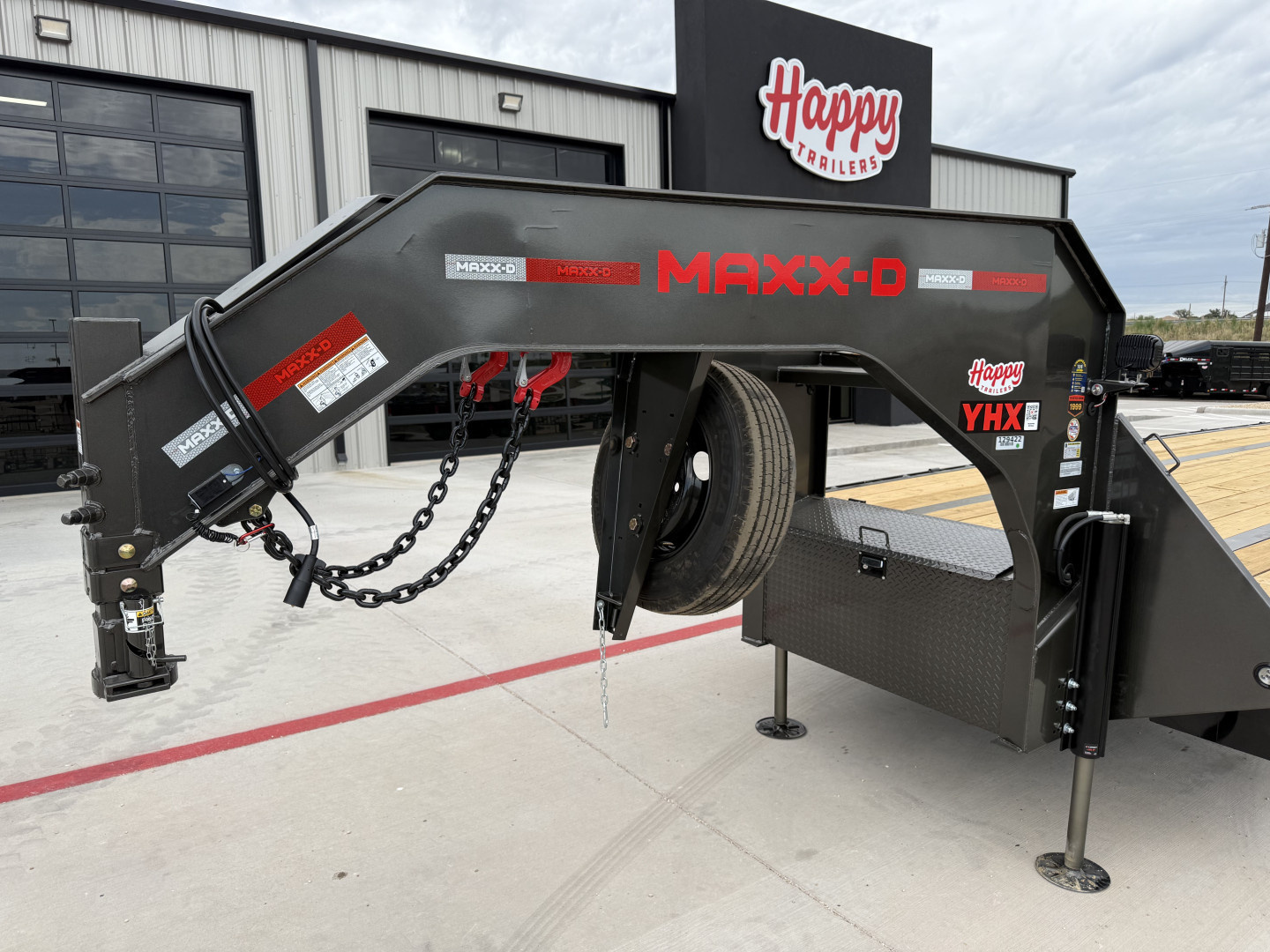 New 2026 MAXX-D 102”x40’ Hydraulic Dovetail GN Engineered Air-Ride Flatbed – 40K YHX