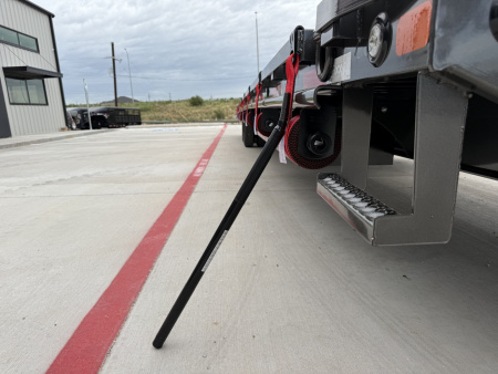 New 2026 MAXX-D 102”x40’ Hydraulic Dovetail GN Engineered Air-Ride Flatbed – 40K YHX