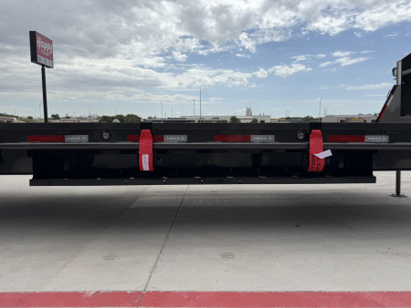 New 2026 MAXX-D 102”x40’ Hydraulic Dovetail GN Engineered Air-Ride Flatbed – 40K YHX