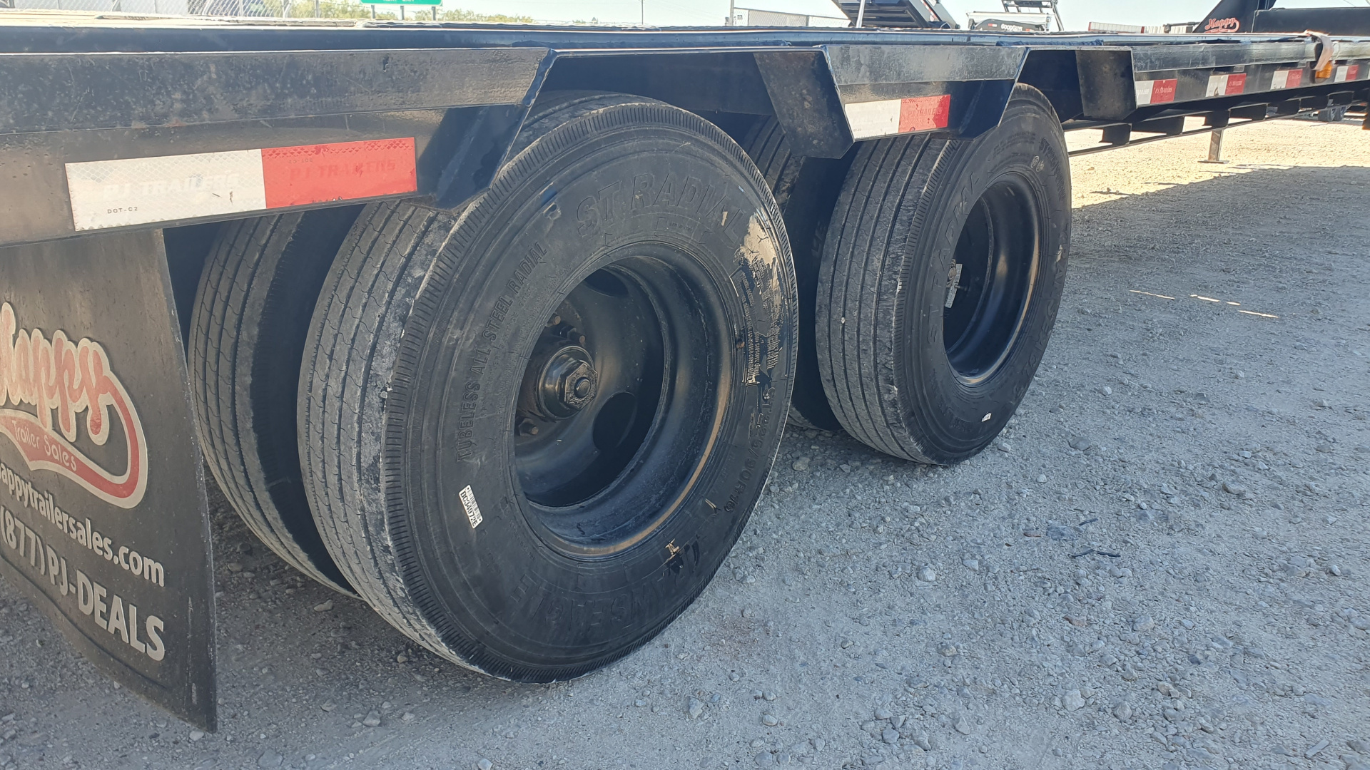 Used 2021 PJ 102''x40' GN Flatdeck w/ Monster Ramps