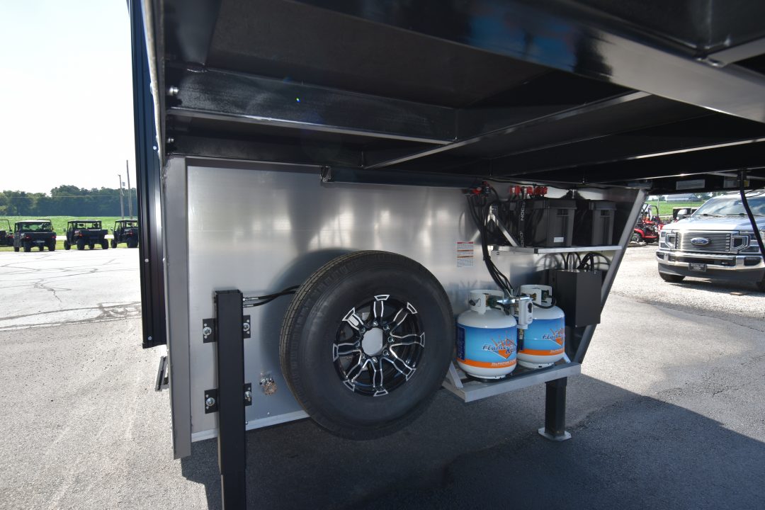 New 2027 Bison Trailers Silverado 8313B.S Horse Trailer