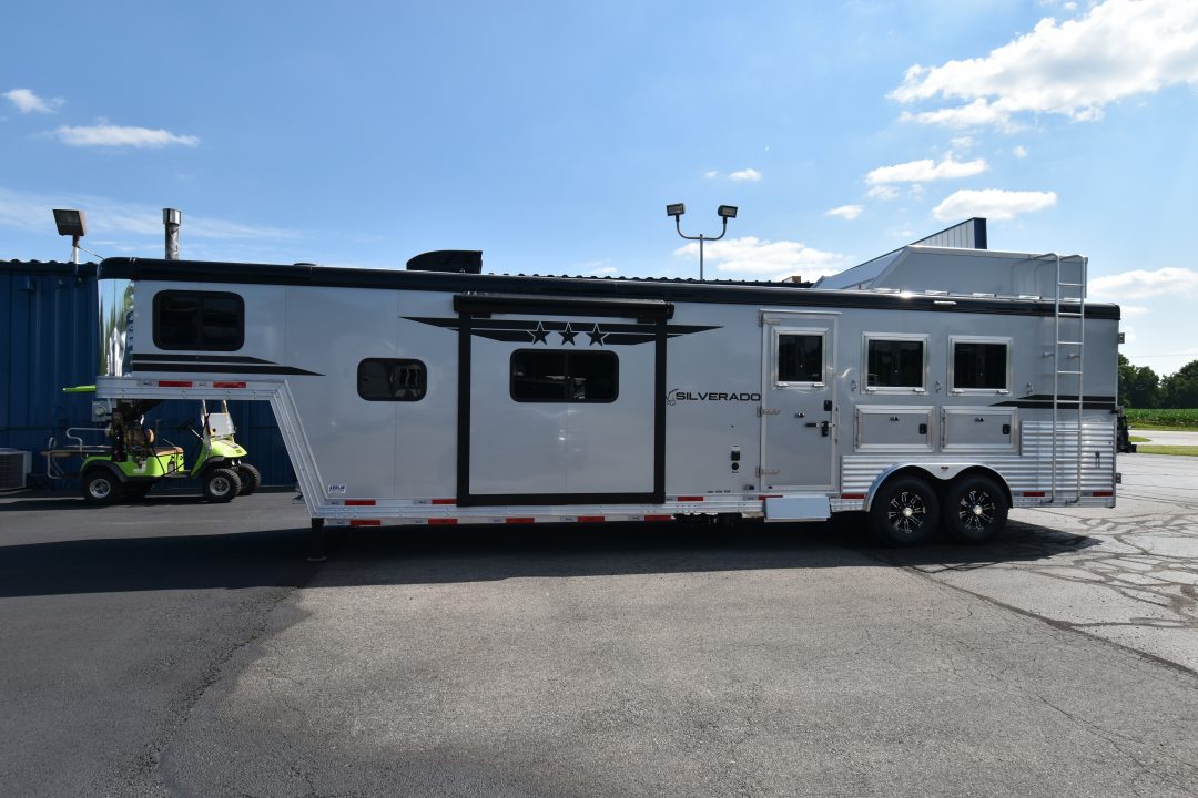 New 2027 Bison Trailers Silverado 8313B.S Horse Trailer
