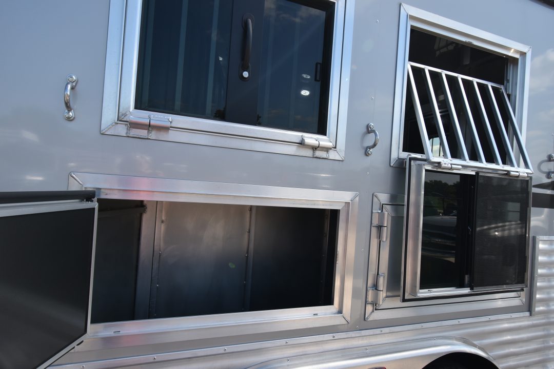 New 2027 Bison Trailers Silverado 8313B.S Horse Trailer