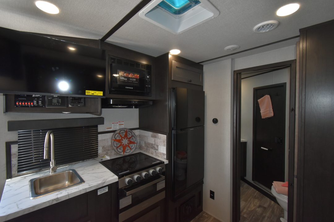 New 2027 Bison Trailers Silverado 8313B.S Horse Trailer