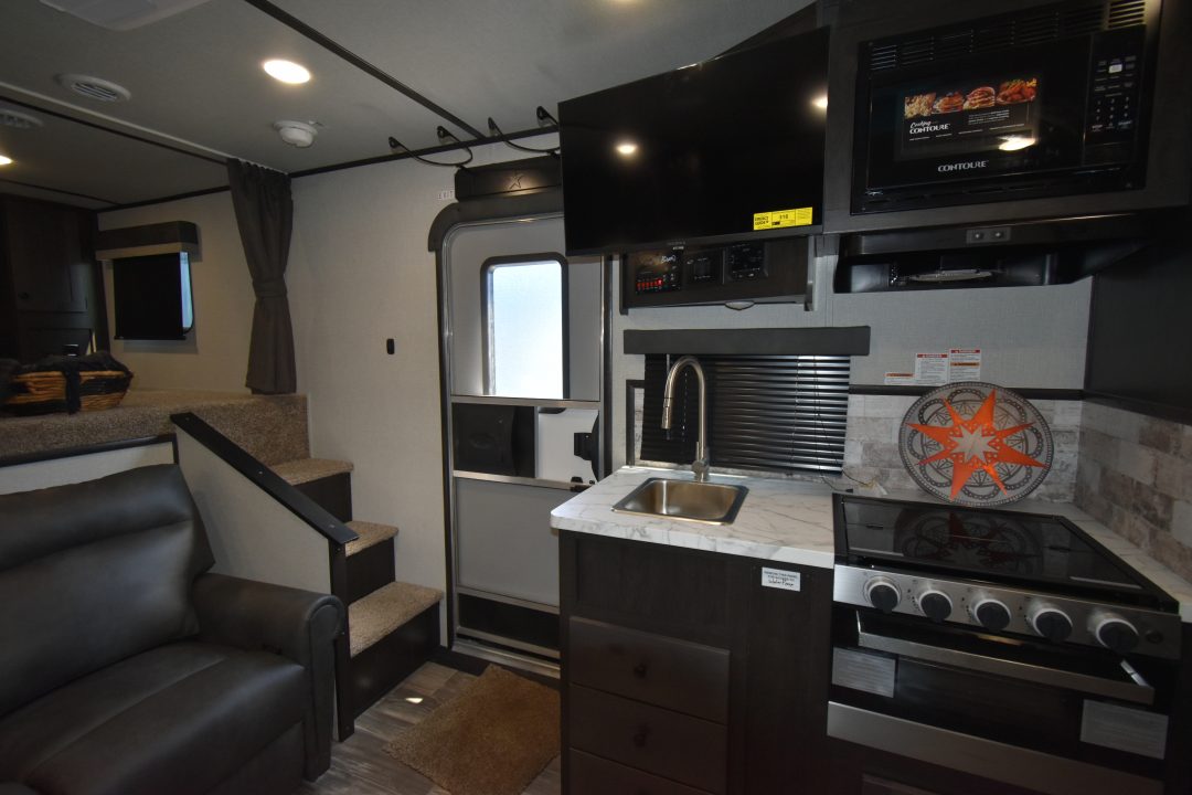 New 2027 Bison Trailers Silverado 8313B.S Horse Trailer