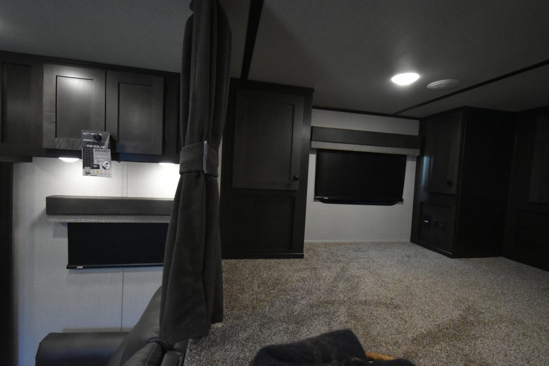 New 2027 Bison Trailers Silverado 8313B.S Horse Trailer