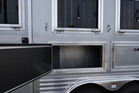 New 2027 Bison Trailers SIlverado 8313B.S Horse Trailer