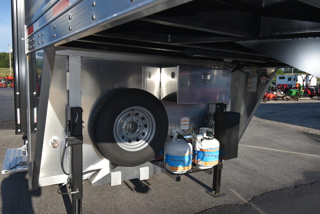 New 2027 Merhow Trailers Stampede 8312 Horse Trailer