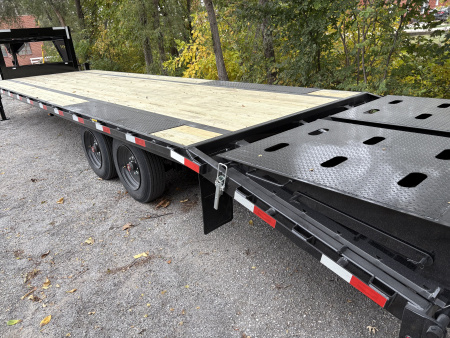 New 2025 H&H 102x25+5 GN 17.6k Deckover Trailer