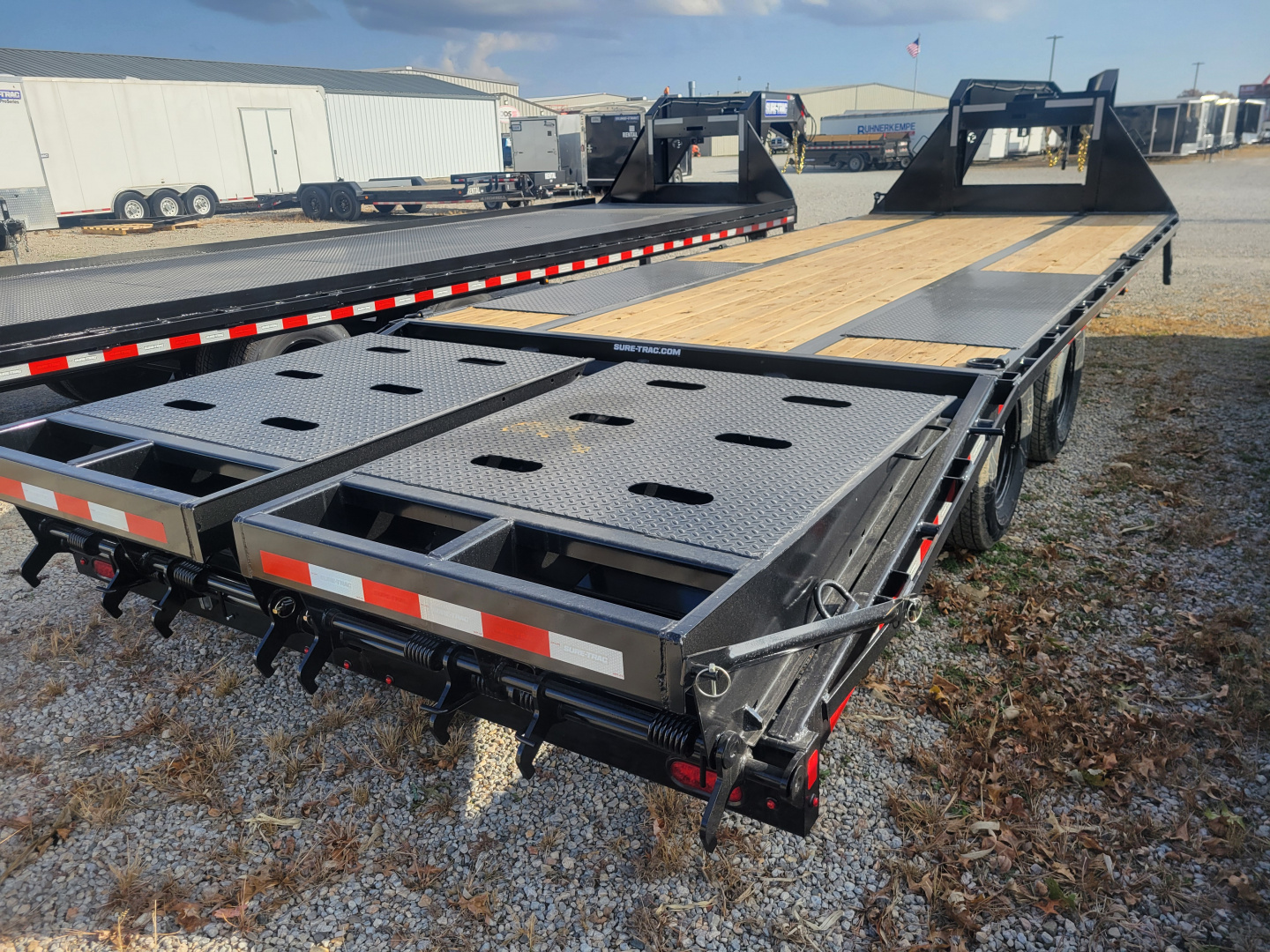 New 2026 Sure-Trac 8.5x20+5 Heavy Duty Low Profile Gooseneck Trailer