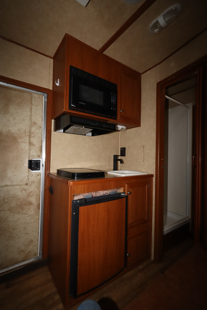 Used 2012 Sundowner 2 Horse LQ Horse Trailer