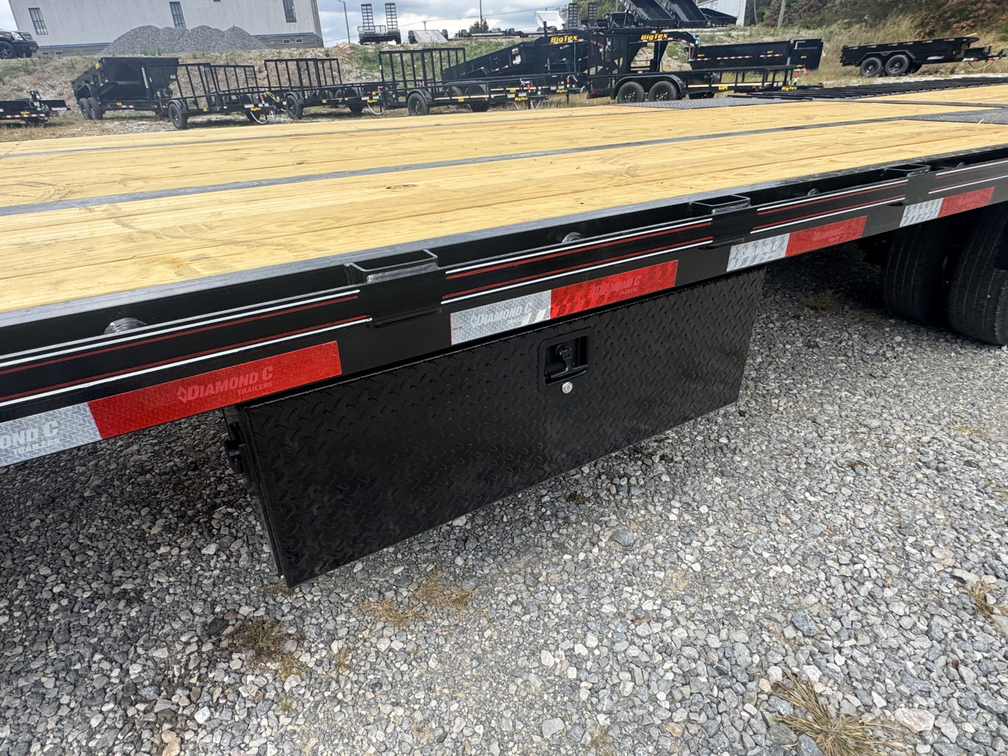 New 2026 Diamond C Trailers FMAX212 Flatbed Trailer, HYD DOVETAIL, HYD JACKS, ALUMINUM OUTER WHEELS