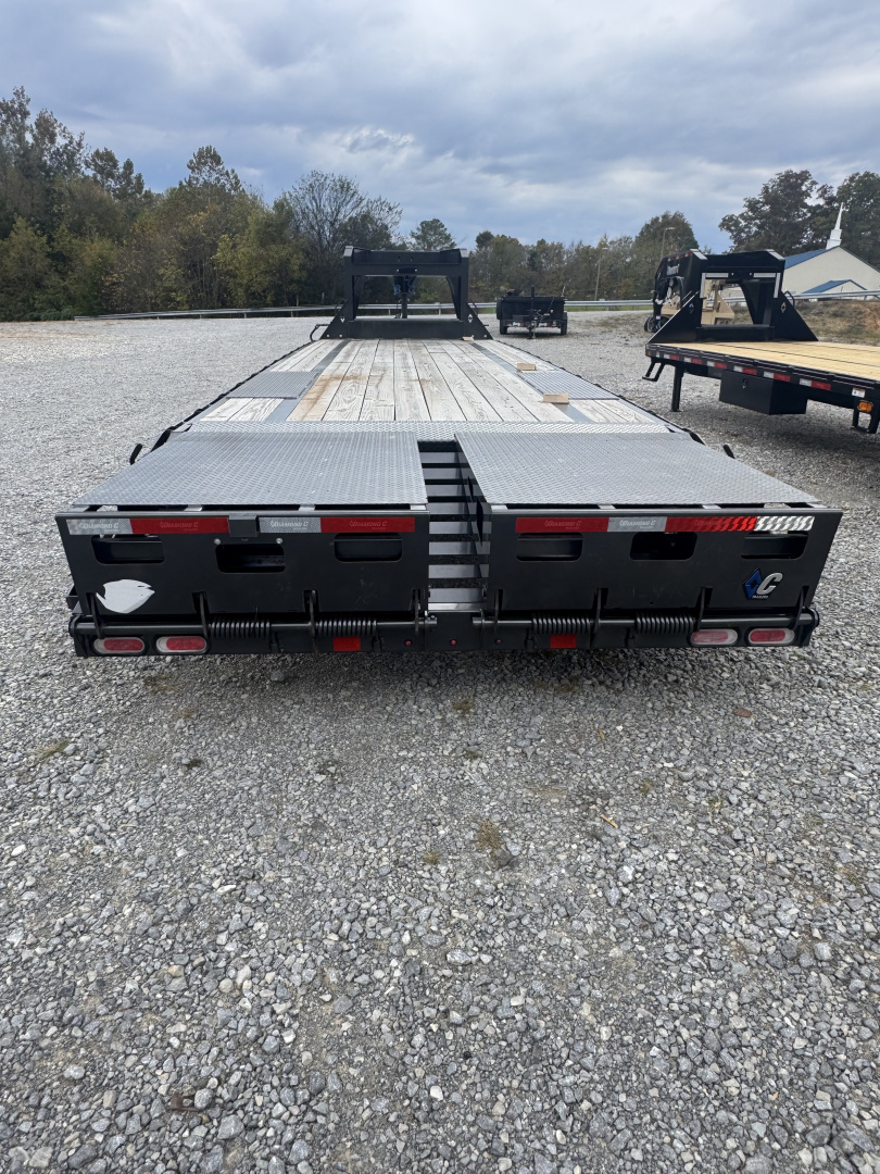 New 2025 Diamond C FMAX208 GOOSENECK TRAILER 25+5 MAX RAMPS 18K G.V.W.R.
