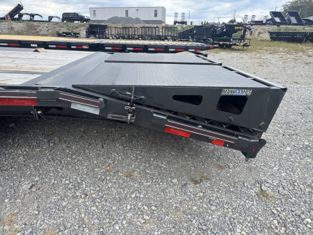 New 2025 Diamond C FMAX208 GOOSENECK TRAILER 25+5 MAX RAMPS 18K G.V.W.R.