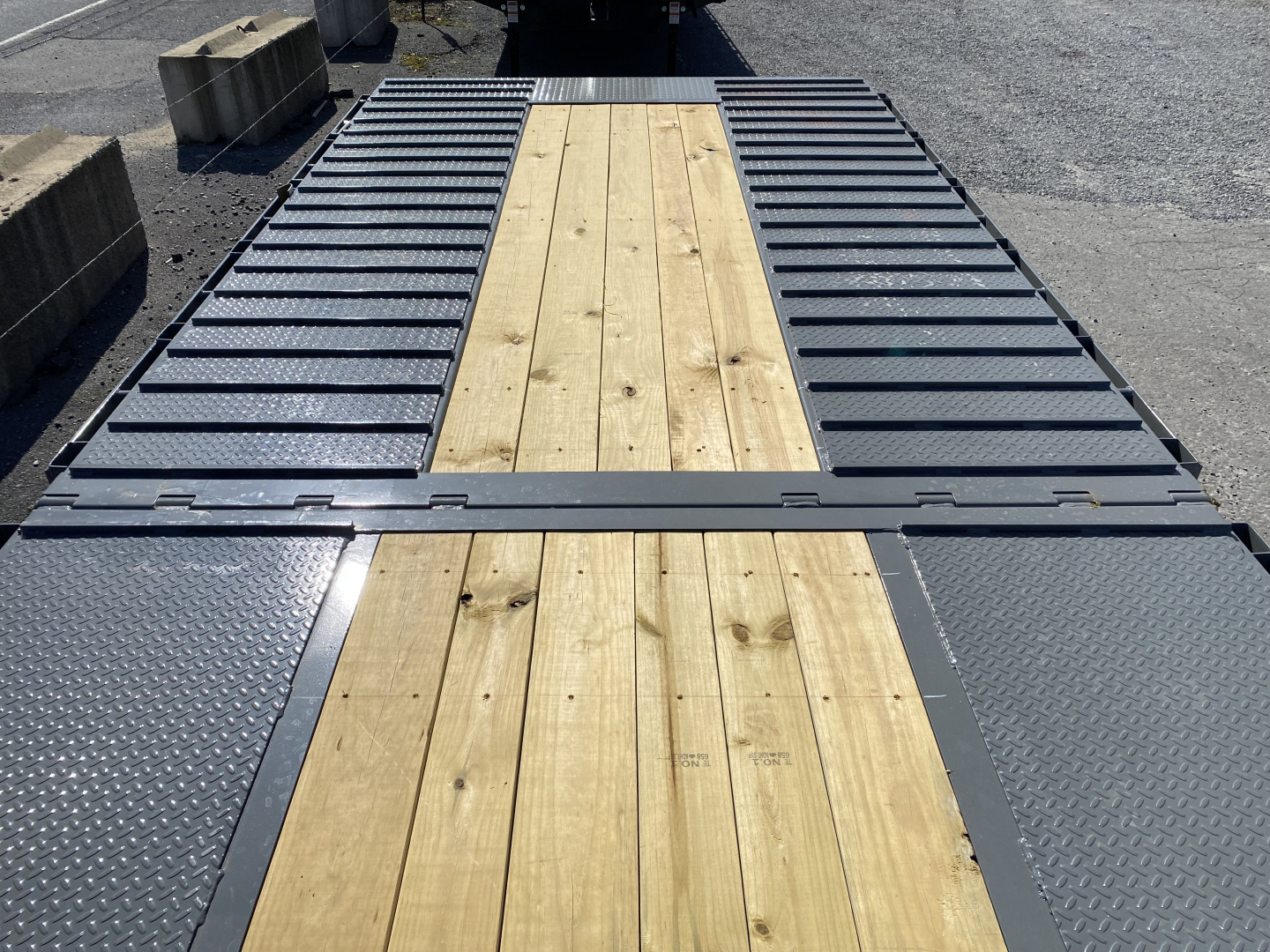 New 2026 Diamond C FMAX212 GOOSENECK TRAILER PACESETTER EDITION LOADED HYDRO DOVE & JACKS DISC BRAKES ALUMINUM OUTER RIMS