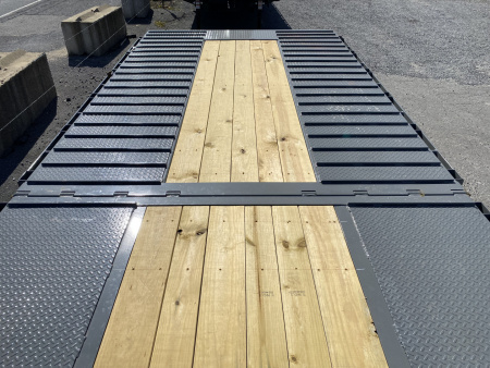 New 2026 Diamond C FMAX212 GOOSENECK TRAILER PACESETTER EDITION LOADED HYDRO DOVE & JACKS DISC BRAKES ALUMINUM OUTER RIMS