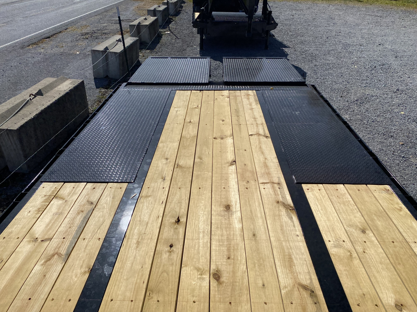 New 2026 Diamond C FMAX210. GOOSENECK TRAILER 20+5 MAX RAMPS ALUMINUM OUTER RIMS 14PLY TIRES