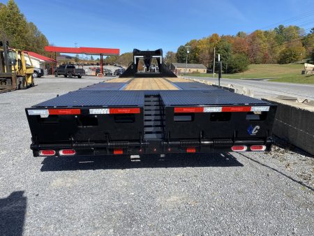 New 2026 Diamond C FMAX210. GOOSENECK TRAILER 20+5 MAX RAMPS ALUMINUM OUTER RIMS 14PLY TIRES