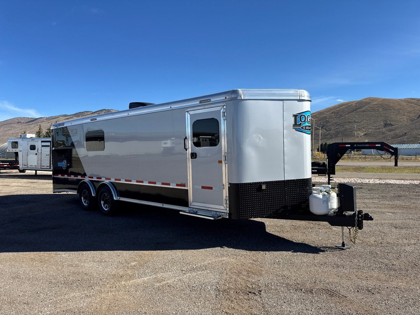 New 2026 Logan Coach Torque 24' All Season