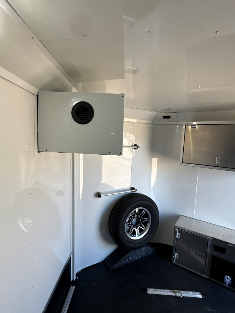 New 2026 Logan Coach Torque 24' All Season