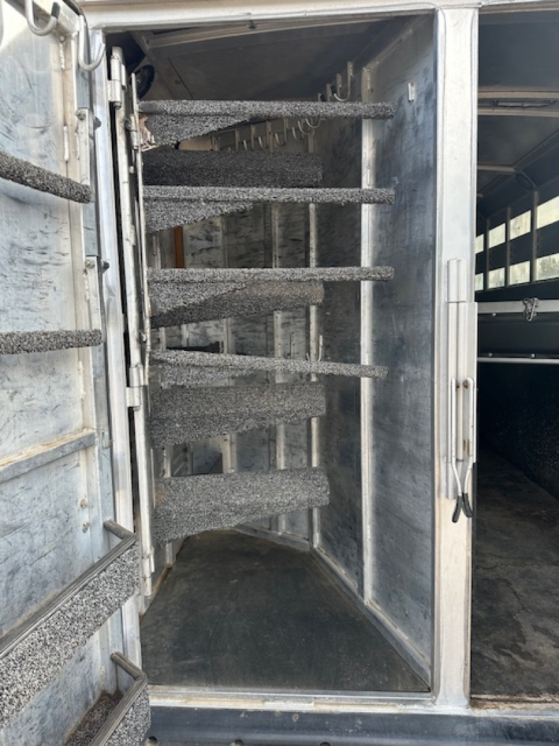 Used 1995 4-Star 4 Horse Weekender