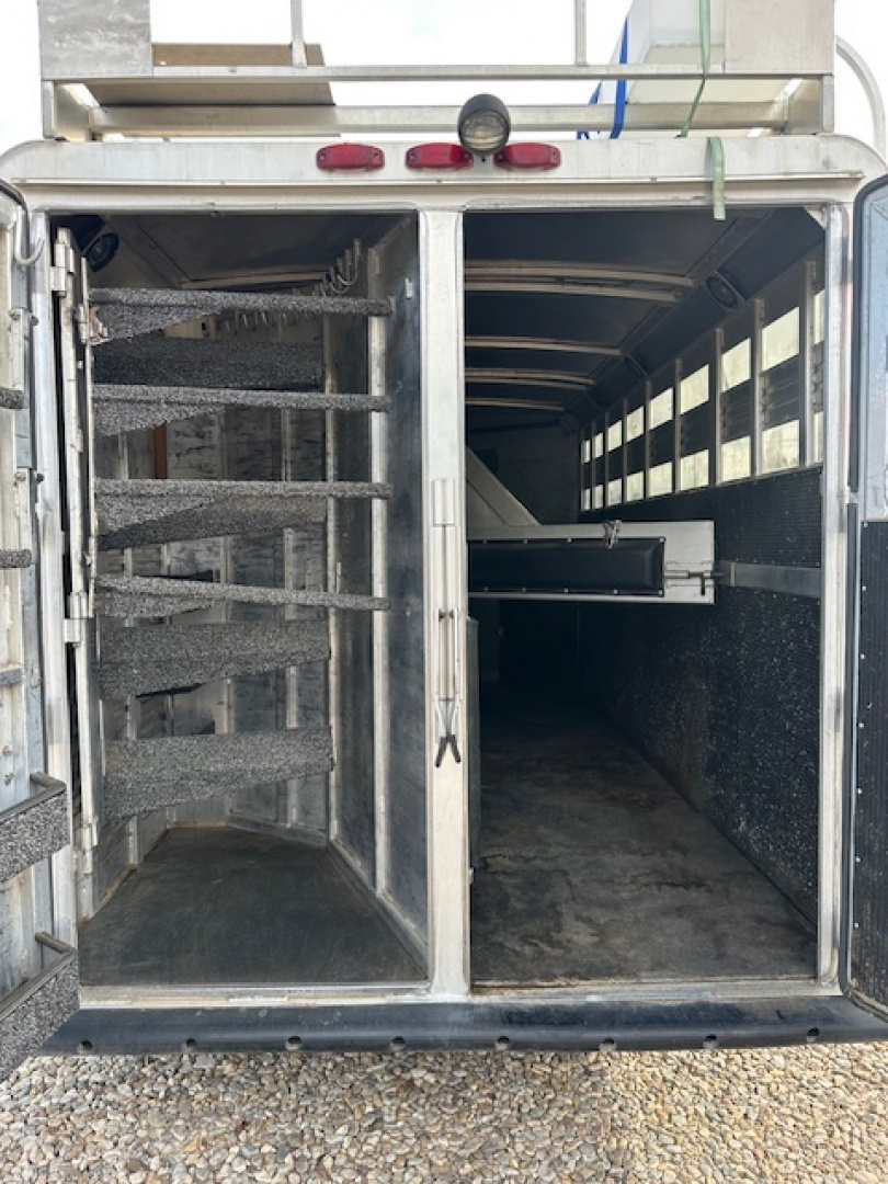 Used 1995 4-Star 4 Horse Weekender