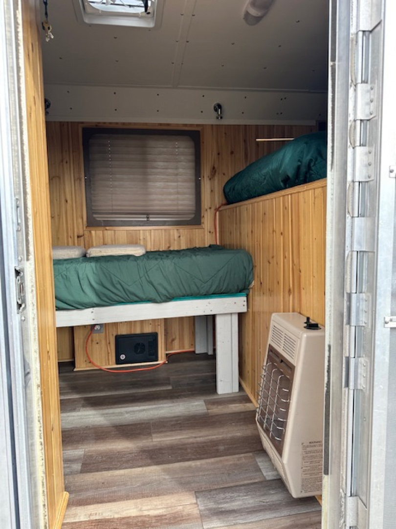 Used 1995 4-Star 4 Horse Weekender