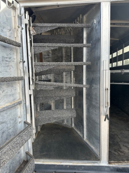 Used 1995 4-Star 4 Horse Weekender