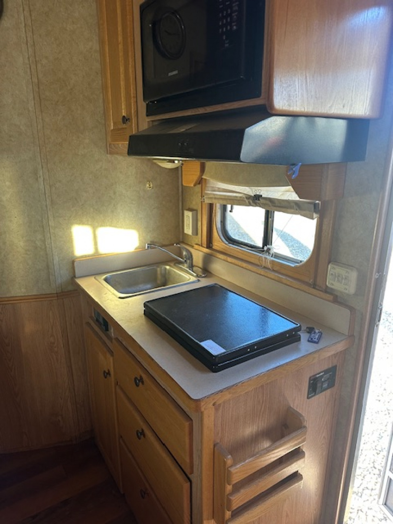 Used 2006 Exiss Trailers 4 Horse LQ