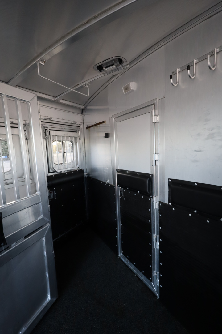 Used 2010 Platinum 3 Horse LQ Horse Trailer