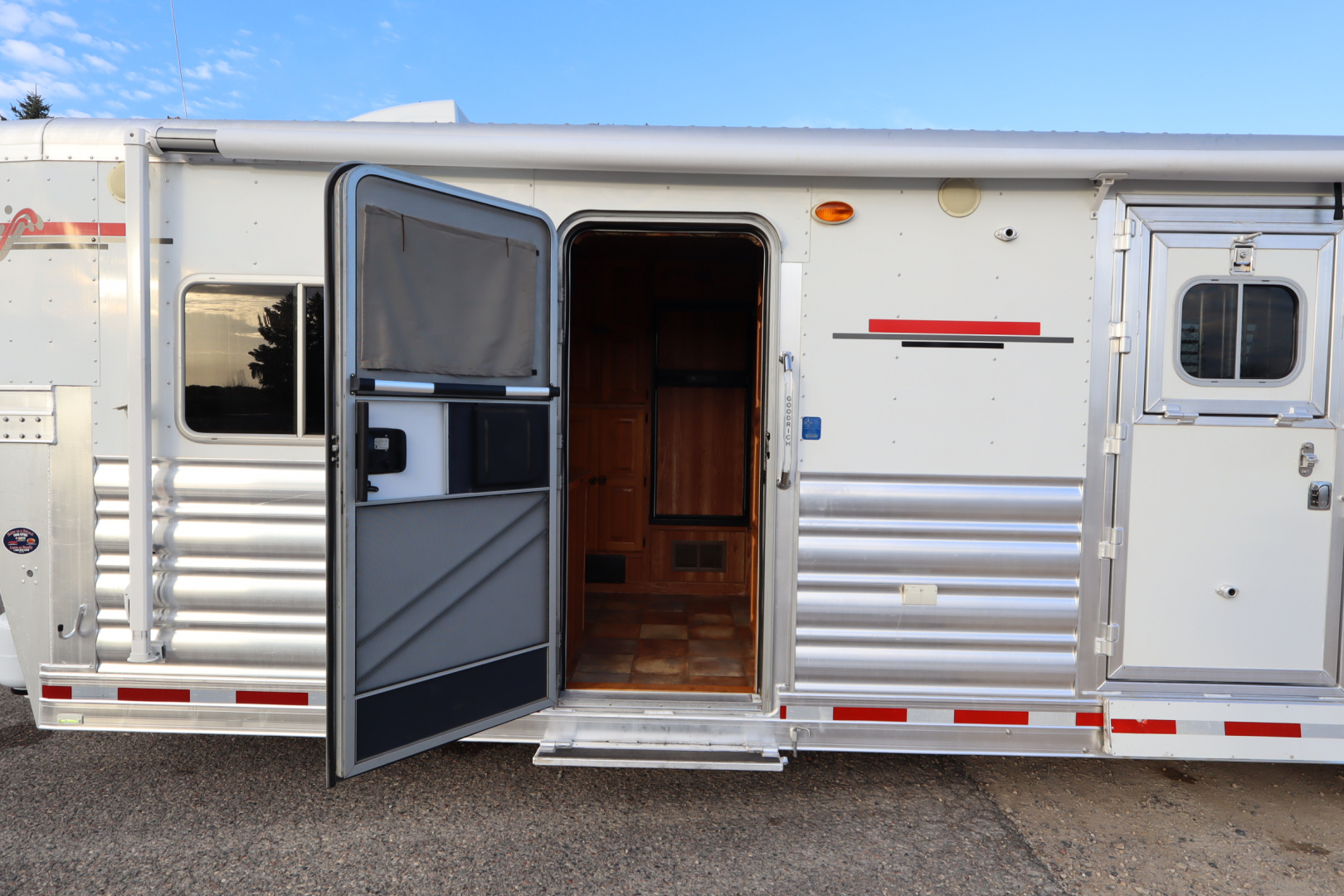 Used 2010 Platinum 3 Horse LQ Horse Trailer