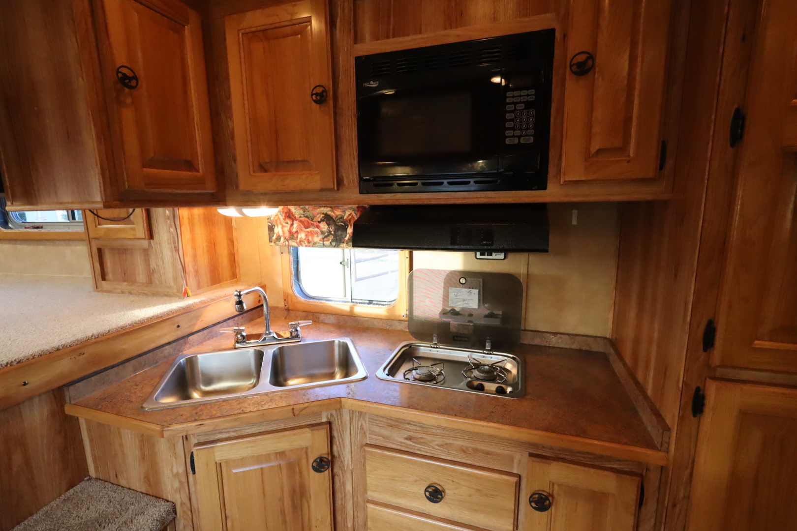 Used 2010 Platinum 3 Horse LQ Horse Trailer