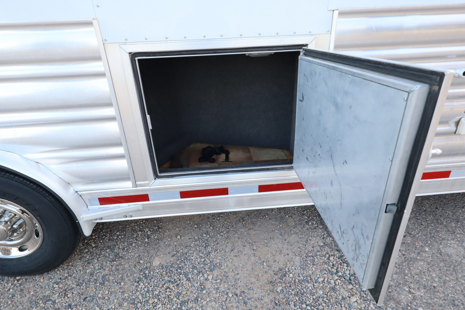 Used 2010 Platinum 3 Horse LQ Horse Trailer
