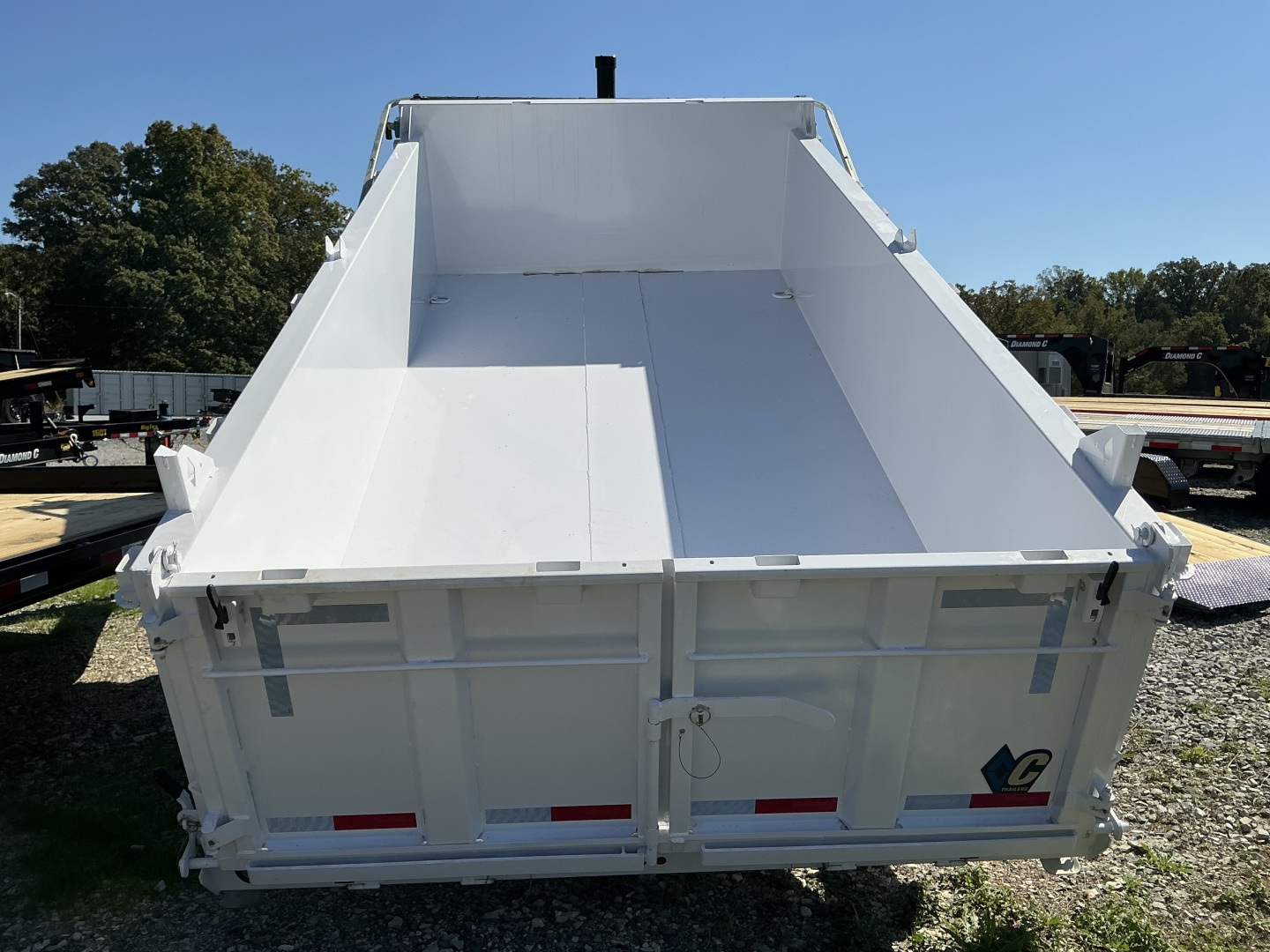 New 2026 Diamond C LPT207 14’ Dump Trailer 32’HIGH SIDES, TARP, RAMPS, STABILIZER FEET, 15.4K GVWR