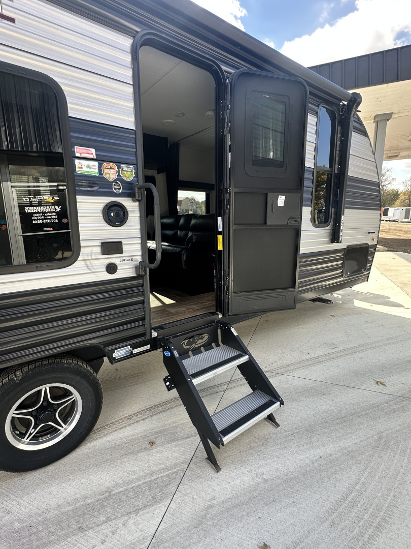 Used CONSIGNMENT - 2022 Forest River Grey Wolf 26DJSE Travel Trailer