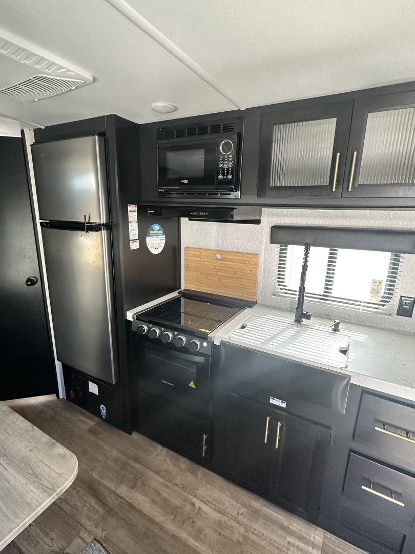 Used CONSIGNMENT - 2022 Forest River Grey Wolf 26DJSE Travel Trailer