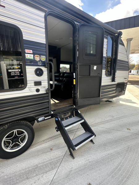 Used CONSIGNMENT - 2022 Forest River Grey Wolf 26DJSE Travel Trailer