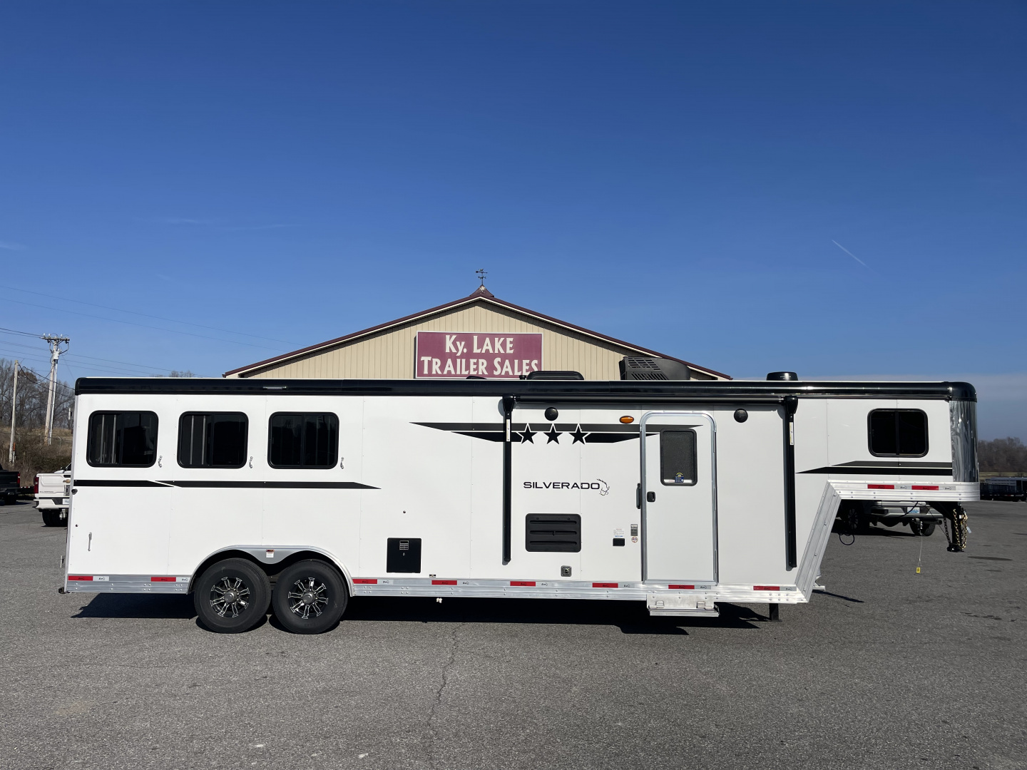 New 2026 Bison Trailers SV8311B Horse Trailer