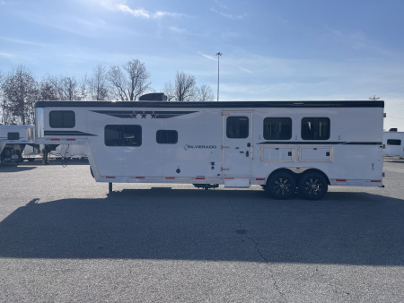 New 2026 Bison Trailers SV8311B Horse Trailer