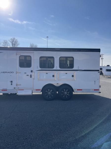 New 2026 Bison Trailers SV8311B Horse Trailer